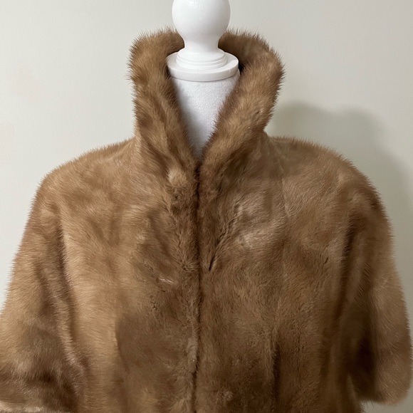 Vintage Canadian Fur co. Pittsburg PA. wrap coat Golden tan jacket cape. Size S - Picture 2 of 12